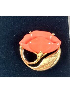 Vintage Avon Coral Poppy Brooch Gold Tone Lucite Flower Pin